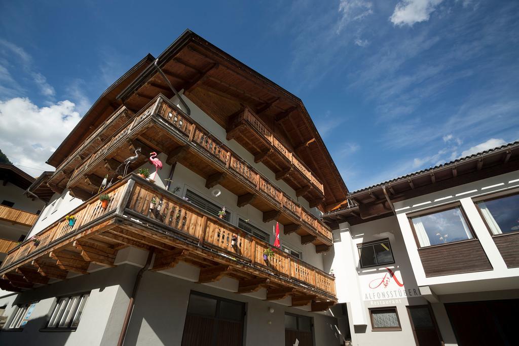 Alfonsstueberl - Ferienwohnungen & Restaurant Innervillgraten Exteriér fotografie